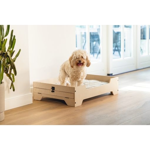 Designed by Lotte Quirine – cușcă de interior pentru câini cu elemente din lemn
